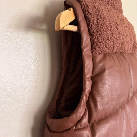 Maurices Faux Leather PufferVest Sherpa Collar Brown Medium NWT Cozy Fall Winter - Picture 4 of 5